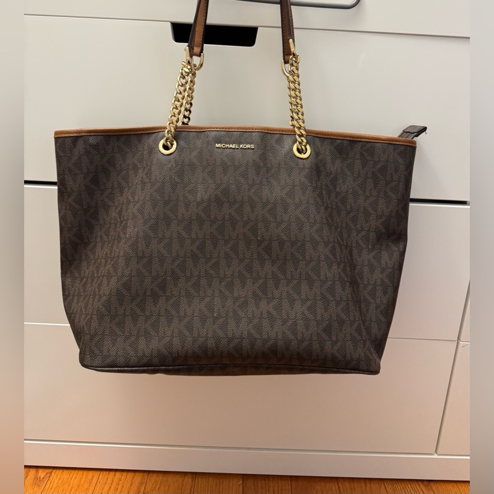 Michael Kors jet set travl chain brown bag.New